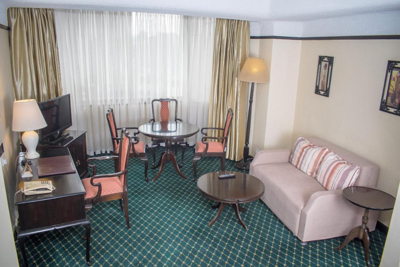 Hotel Nairobi Safari Club Exterior foto